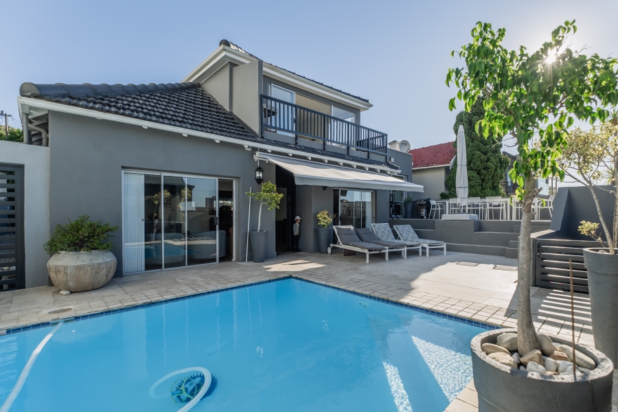 4 Bedroom Property for Sale in Fresnaye Western Cape